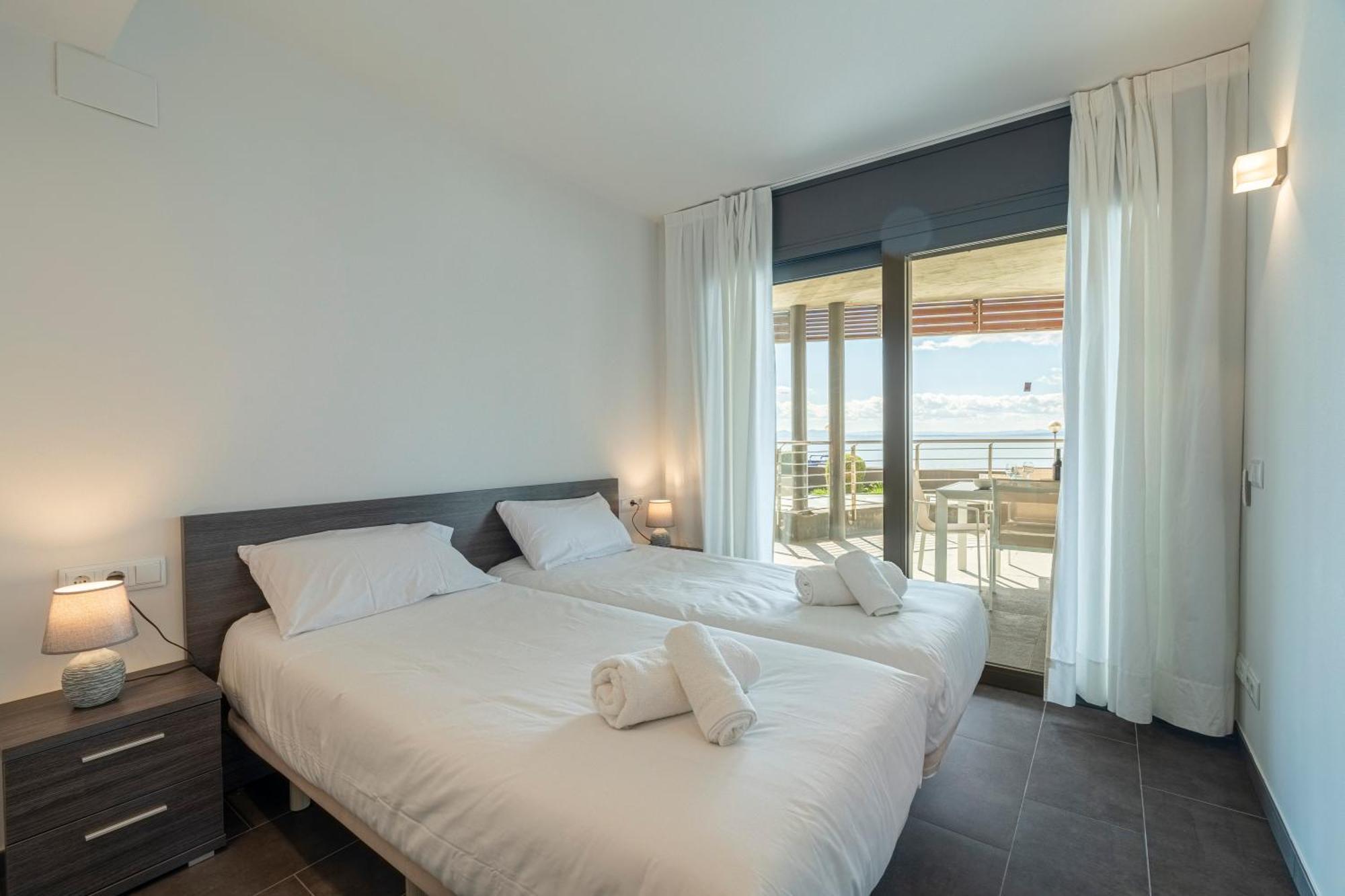Apartamento Con Gran Terraza Delante Del Mar Roses Ngoại thất bức ảnh