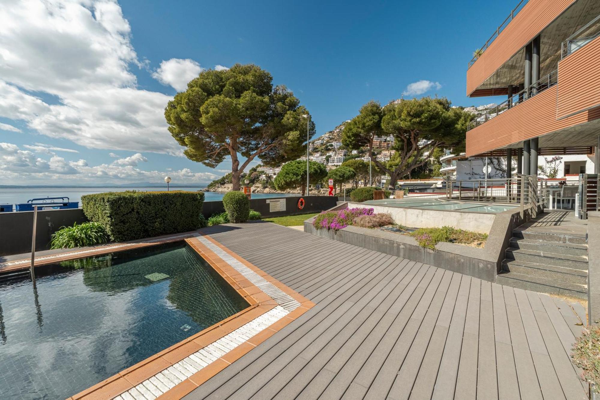 Apartamento Con Gran Terraza Delante Del Mar Roses Ngoại thất bức ảnh