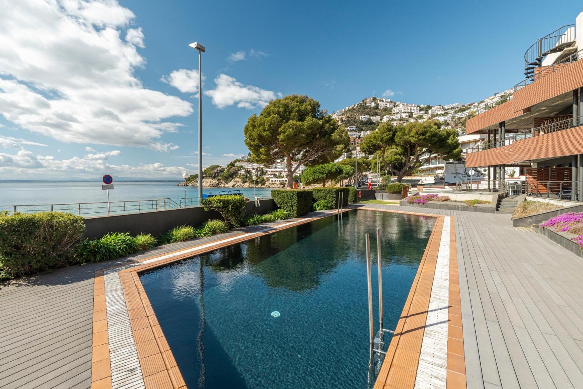 Apartamento Con Gran Terraza Delante Del Mar Roses Ngoại thất bức ảnh